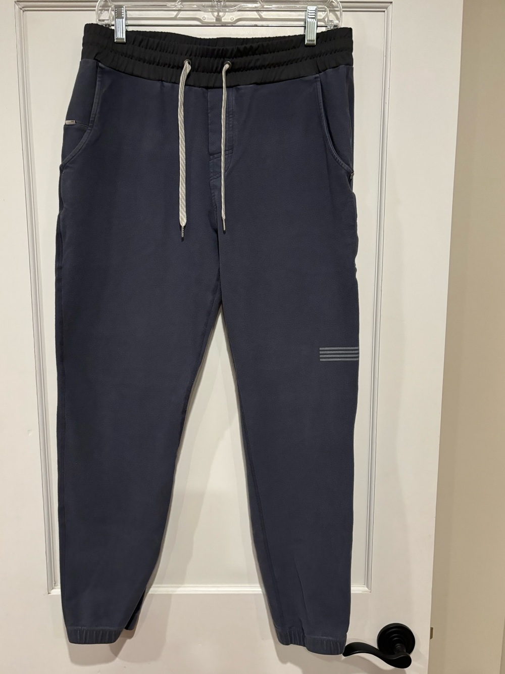 Vuori Mens Balboa Joggers Pants in Grey Contrasting Black Waistband Size Large